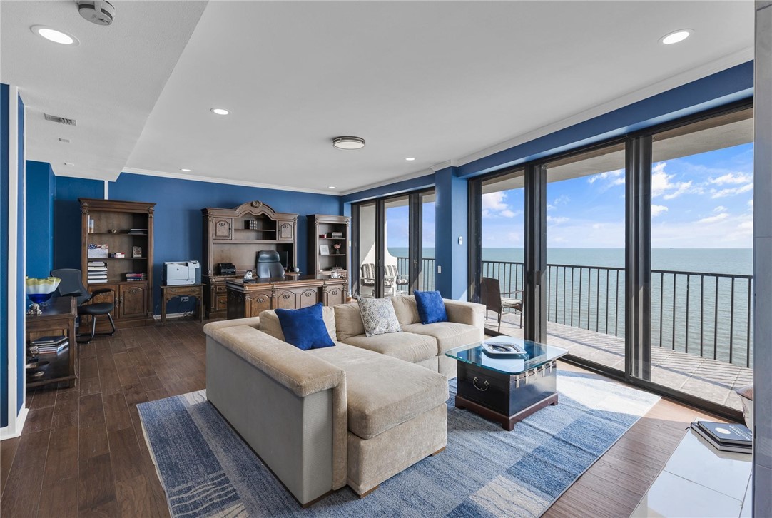 4500 Ocean Dr 4 B Corpus Christi TX 78412
