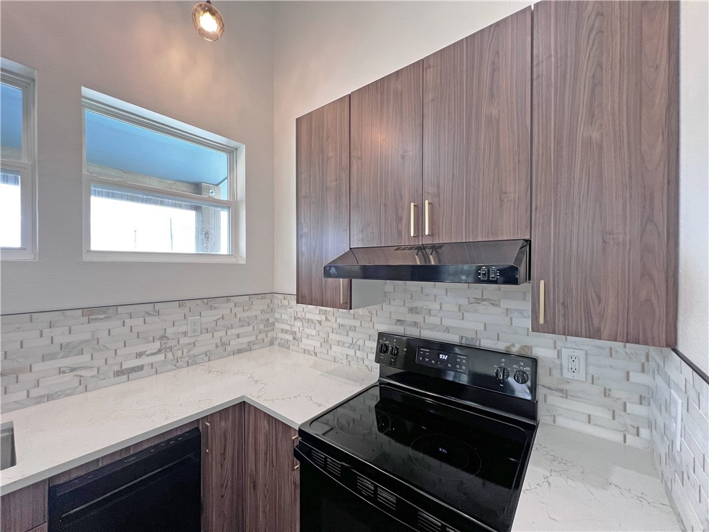 110 Landry 110 Rockport TX 78382