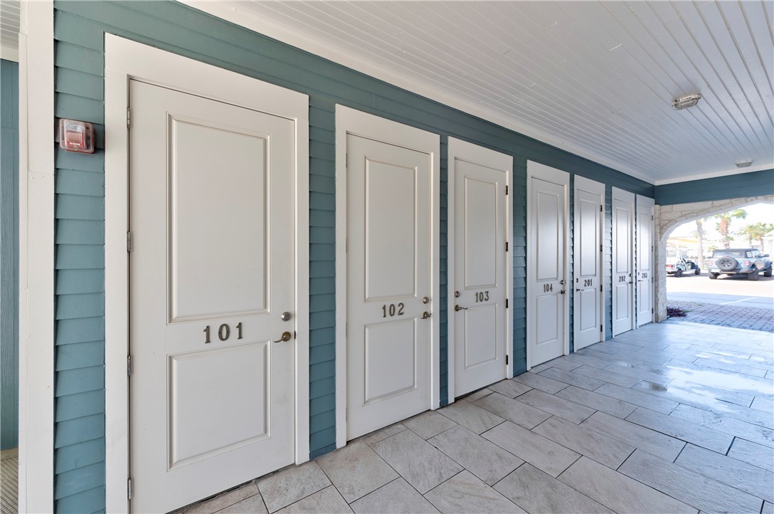 190 Social Cr 10-101 Port Aransas TX 78373