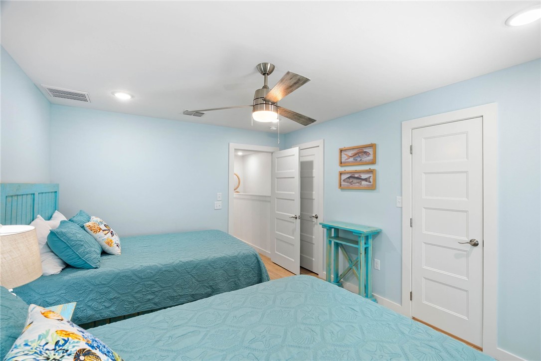 1806 Highway 35 N D-4 Rockport TX 78382
