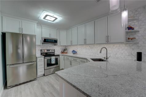71 Nassau Drive 405 Rockport TX 78382