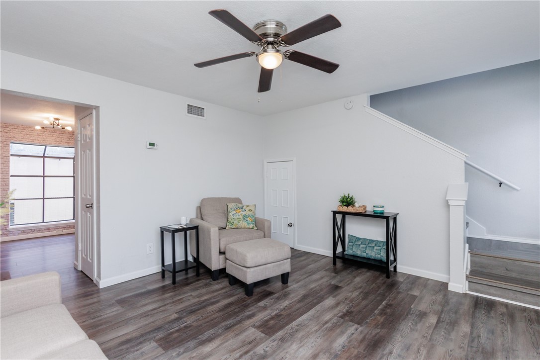 6702 Everhart R104 Corpus Christi TX 78413