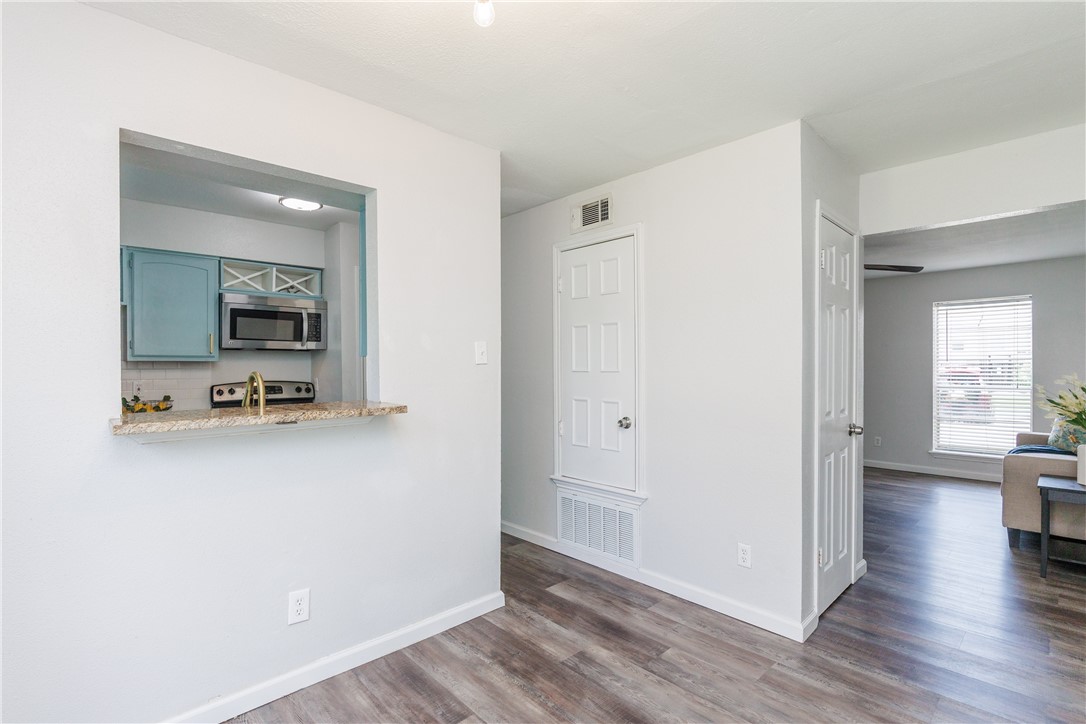6702 Everhart R104 Corpus Christi TX 78413