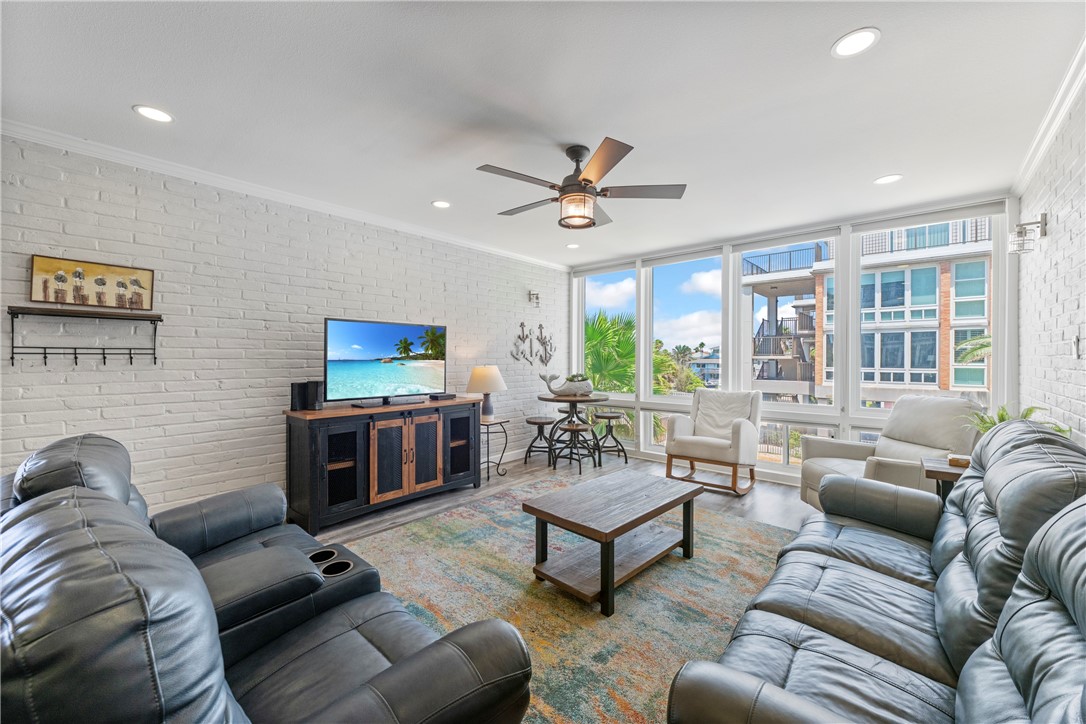631 Channel View Drive 108 Port Aransas TX 78373