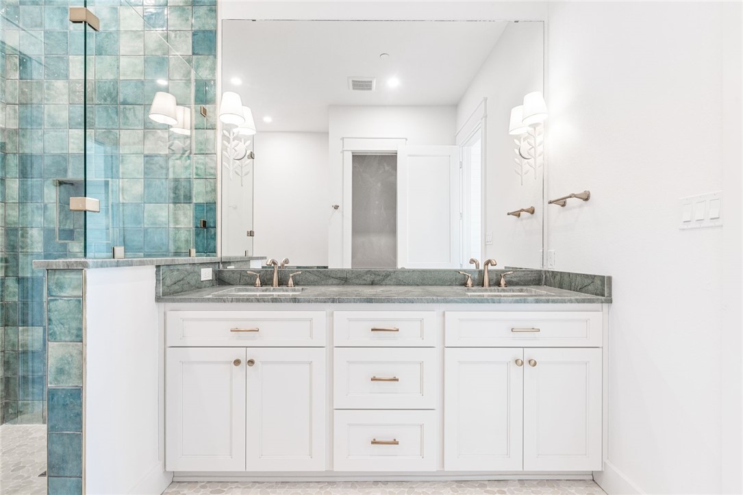 136 W Cotter Avenue 22 Port Aransas TX 78373