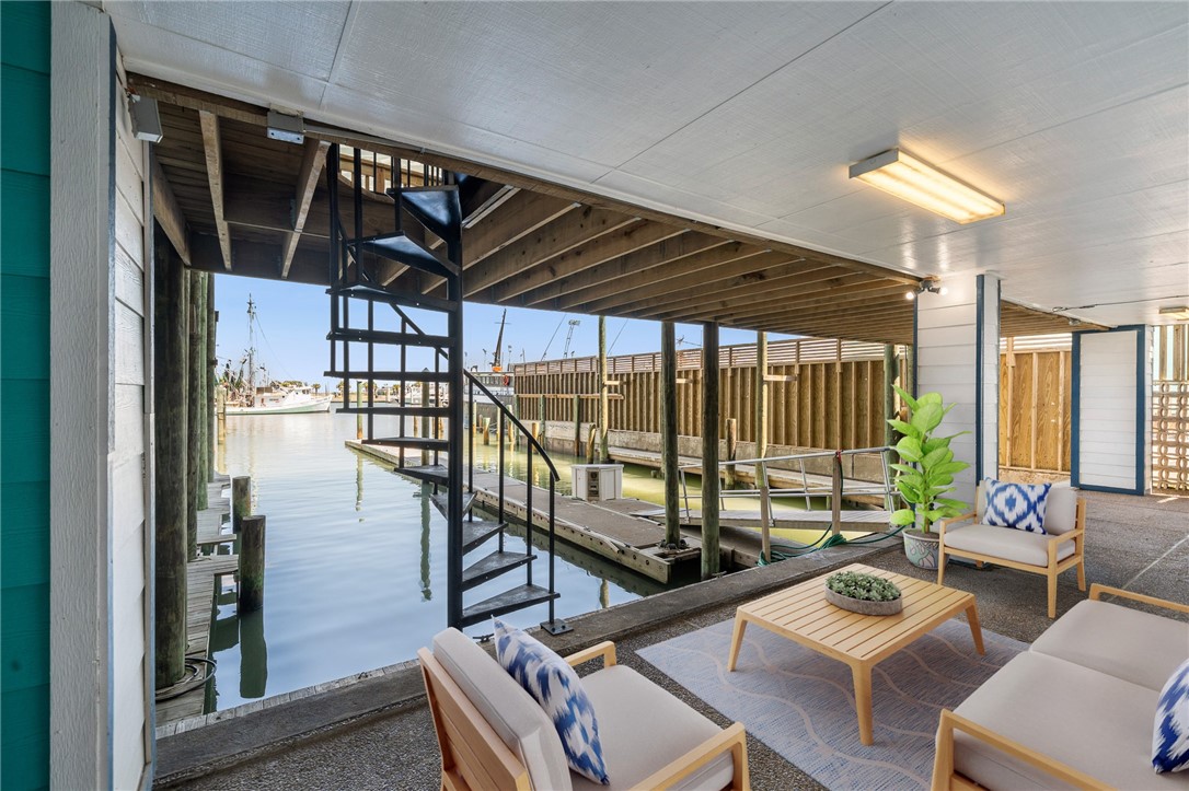 318 W Cotter Avenue 2 Port Aransas TX 78373