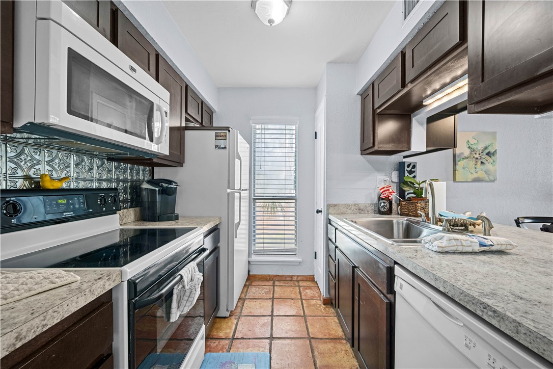 2003 N Fulton Beach 36 Rockport TX 78382