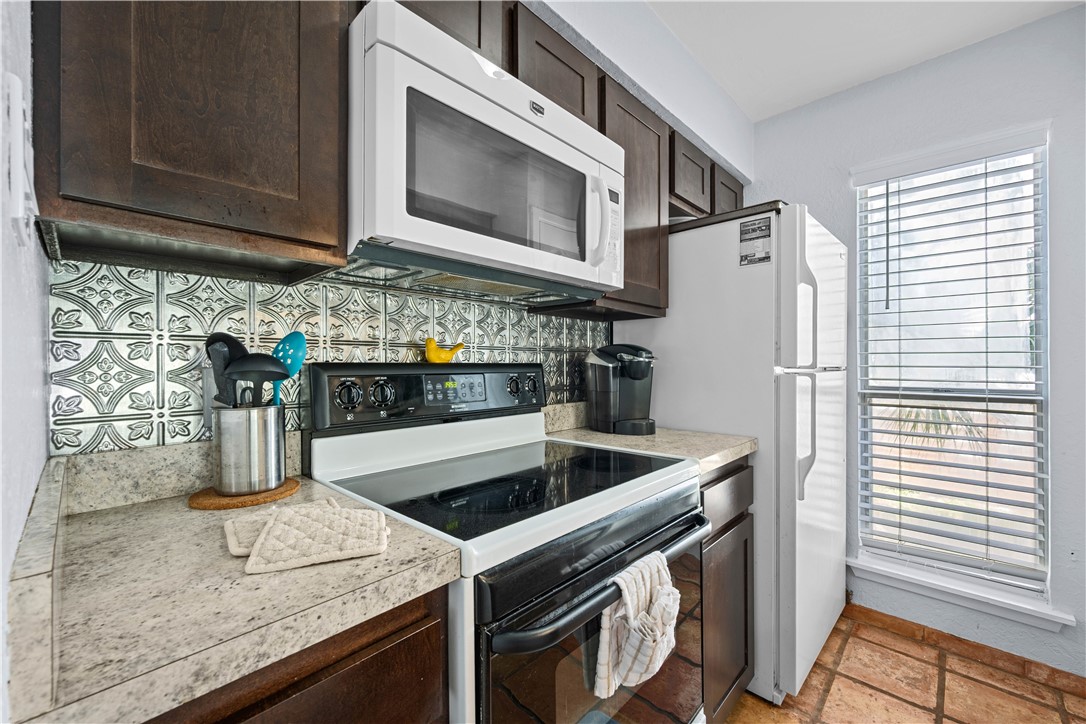 2003 N Fulton Beach 36 Rockport TX 78382