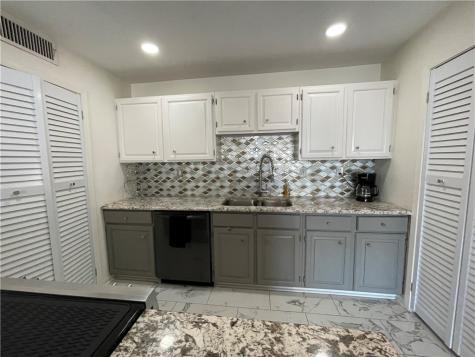 520 S Chaparral Street 402 Corpus Christi TX 78401