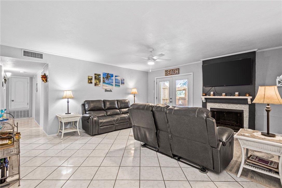 1011 Ennis Joslin 124 Corpus Christi TX 78412