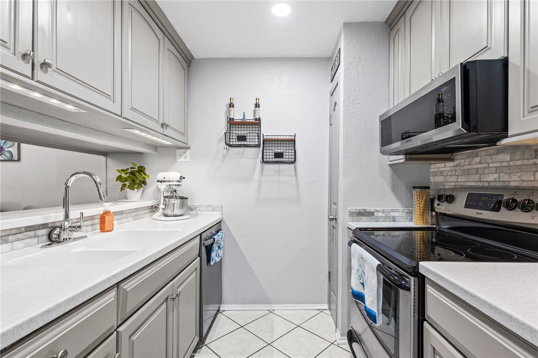 1011 Ennis Joslin 124 Corpus Christi TX 78412