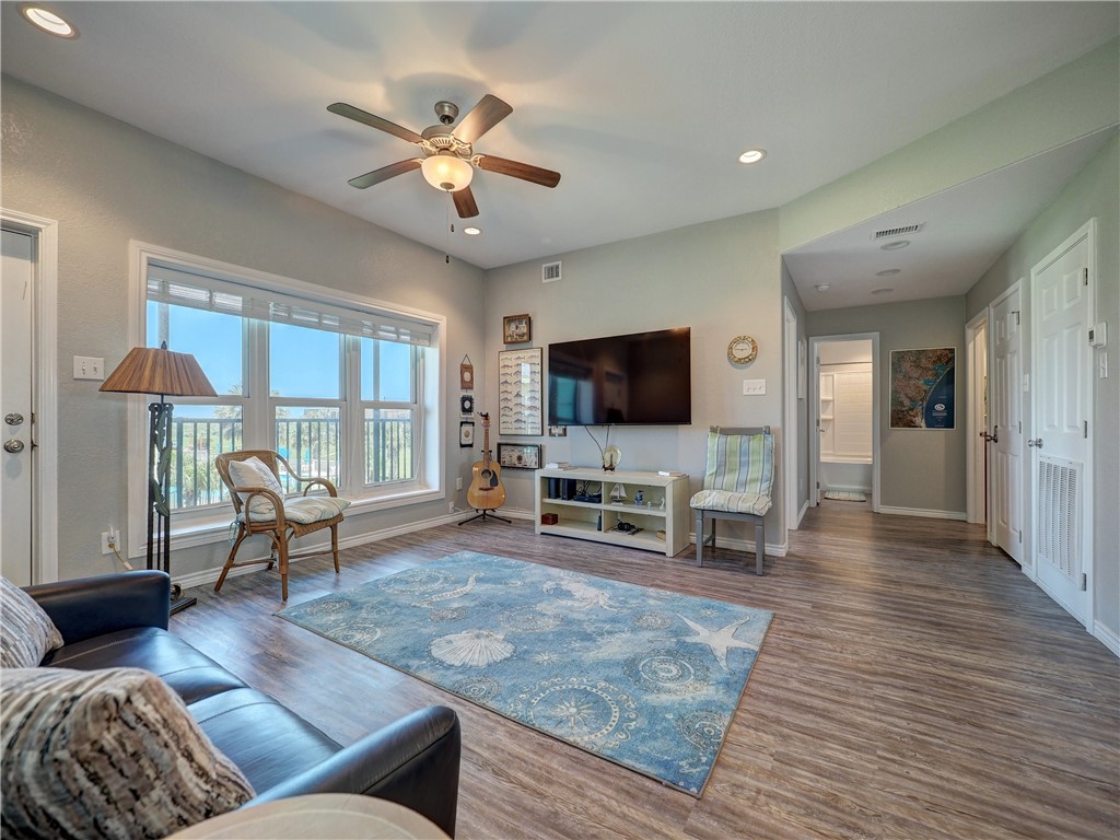 700 Island Retreat 48 Port Aransas TX 78373