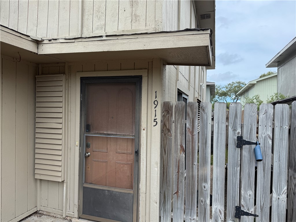 1915 Hidden Way 3 Corpus Christi TX 78412