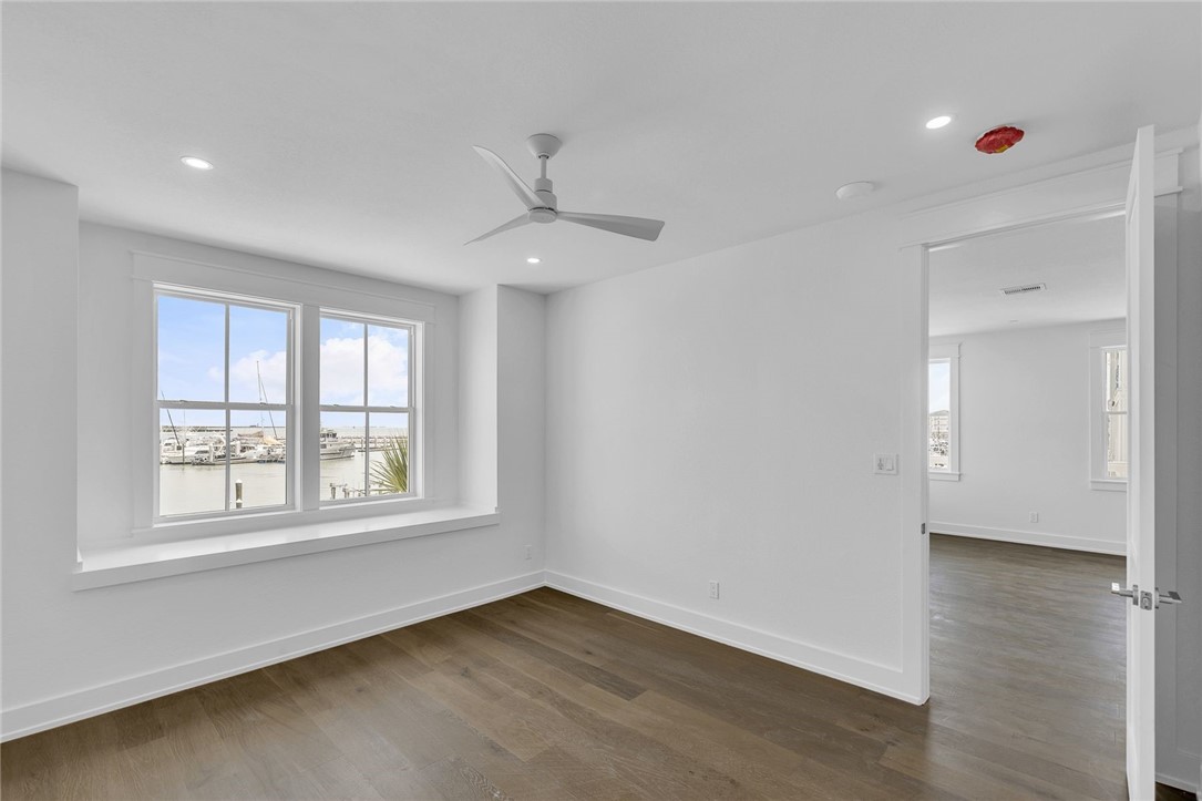 136 W Cotter Avenue 8 Port Aransas TX 78373