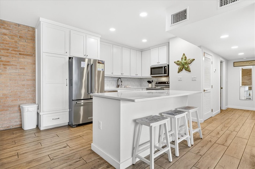 631 Channel View Drive 216 Port Aransas TX 78373