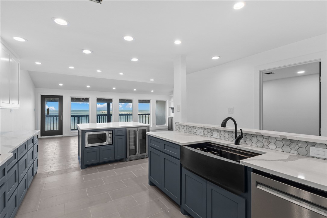 4270 Ocean Drive 2 Corpus Christi TX 78411