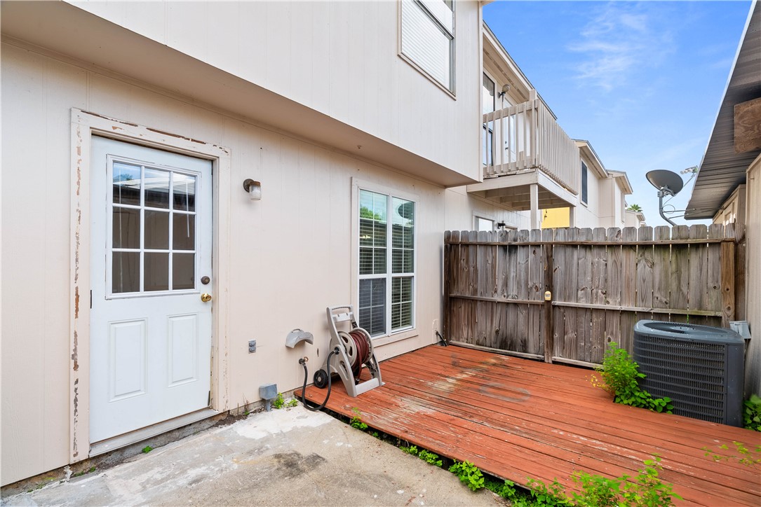 6702 Everhart W105 Corpus Christi TX 78413