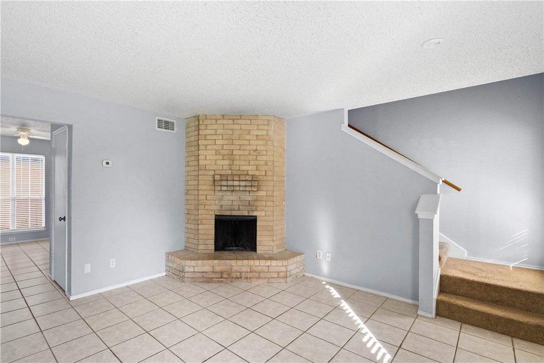 6702 Everhart W105 Corpus Christi TX 78413