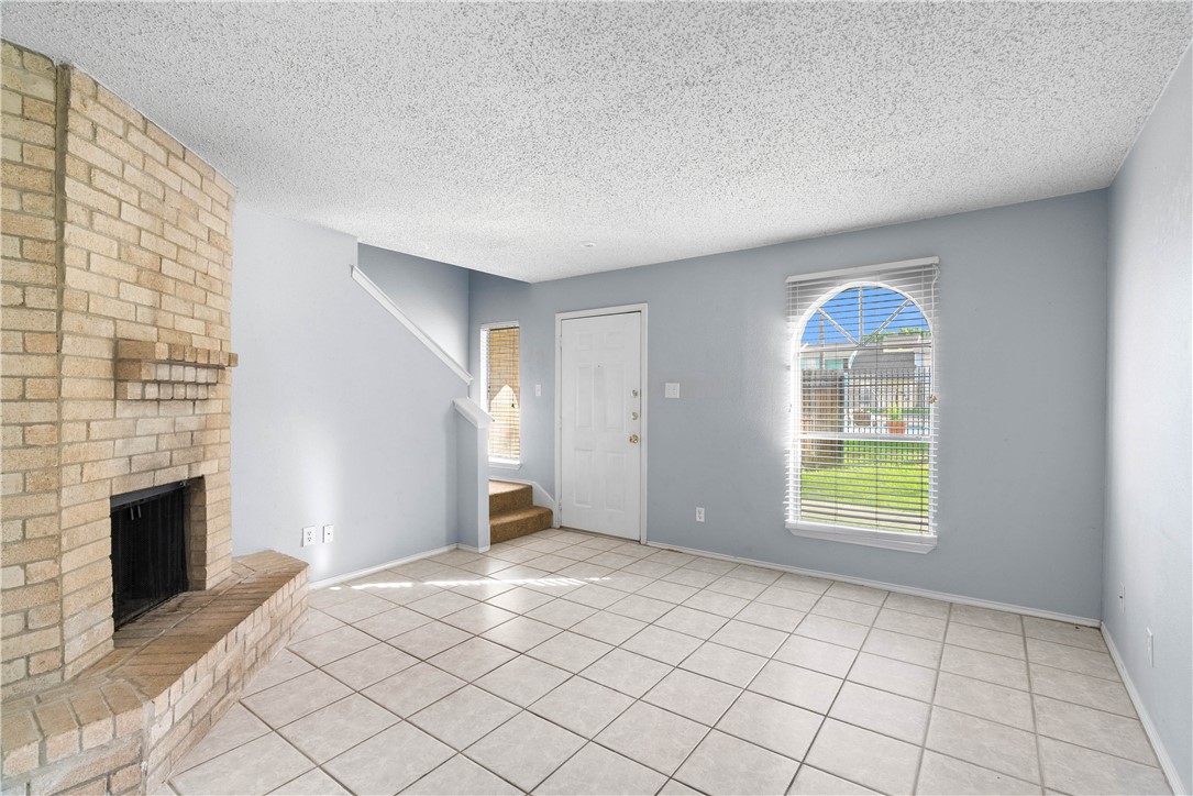 6702 Everhart W105 Corpus Christi TX 78413