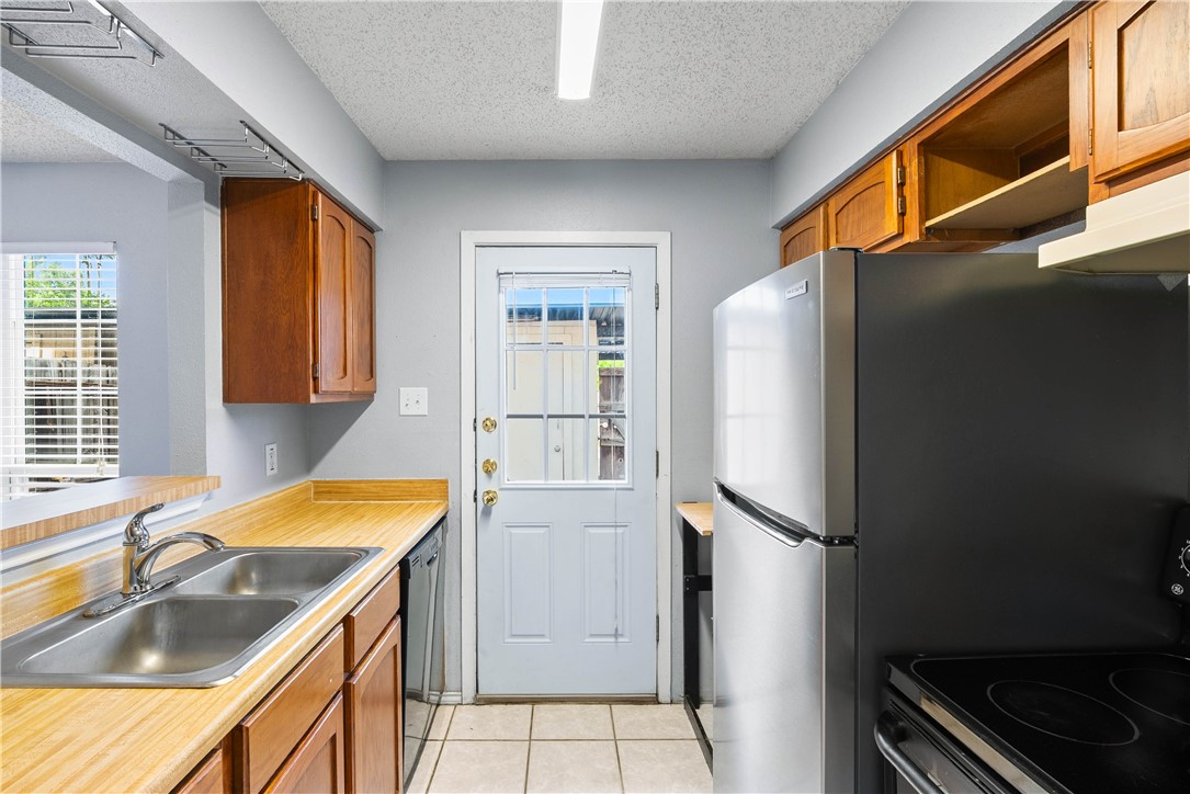 6702 Everhart W105 Corpus Christi TX 78413