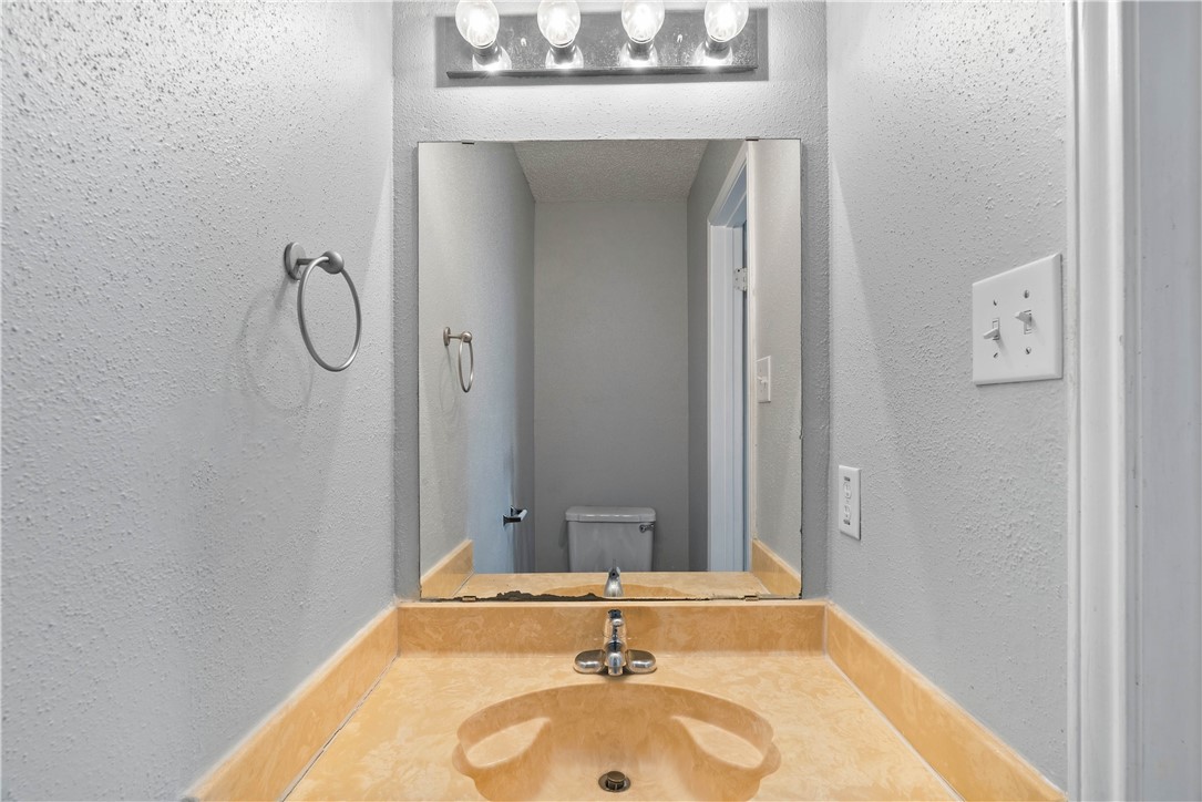 6702 Everhart W105 Corpus Christi TX 78413
