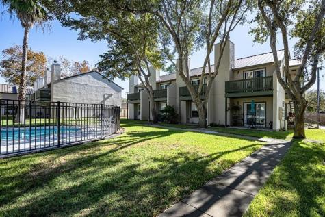 302 Saint Andrews St J-101 Rockport TX 78382