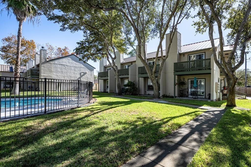 302 Saint Andrews St J-101 Rockport TX 78382