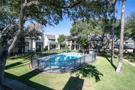302 Saint Andrews St J-101 Rockport TX 78382