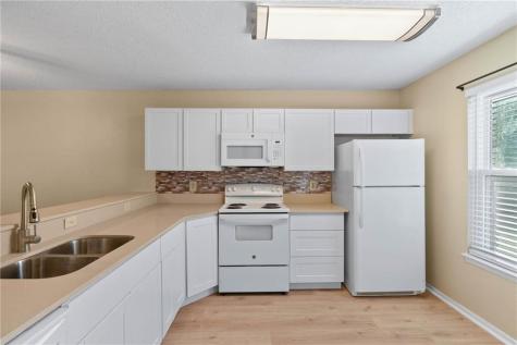 302 Saint Andrews St J-101 Rockport TX 78382