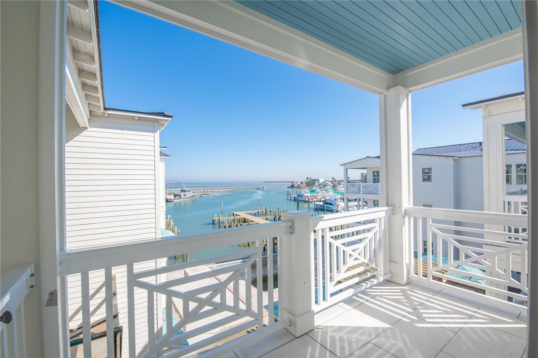 136 W Cotter Avenue 3 Port Aransas TX 78373