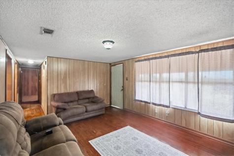 1991 S Highway 37 Three Rivers TX 78071