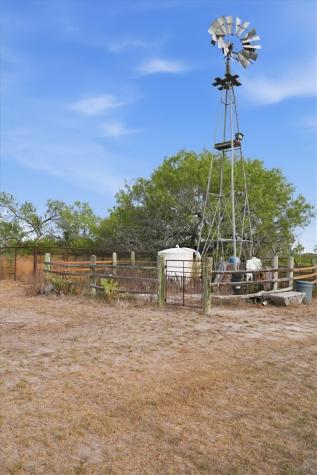 1991 S Highway 37 Three Rivers TX 78071
