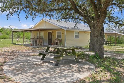 731 County Road 325 George West TX 78022