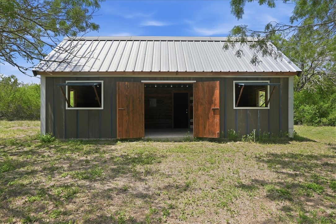 731 County Road 325 George West TX 78022