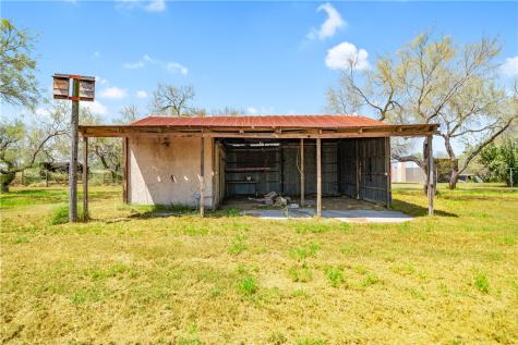 718 E County Road 2340 Riviera TX 78379