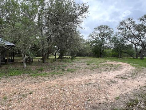 1632 Slickfield Road Yorktown TX 78164
