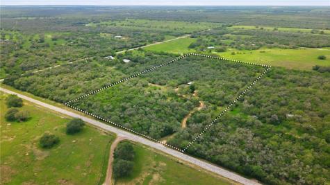 1632 Slickfield Road Yorktown TX 78164