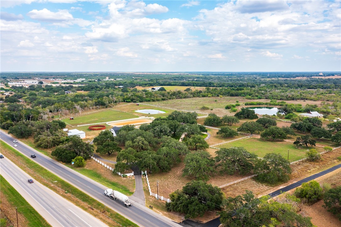 2310 E Highway 97 Pleasanton TX 78064