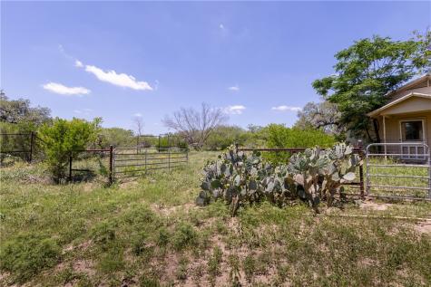 1305 Fm 799 George West TX 78022