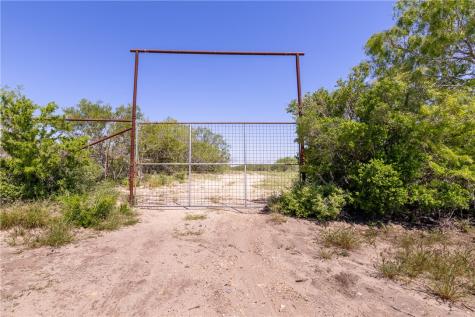 1305 Fm 799 George West TX 78022