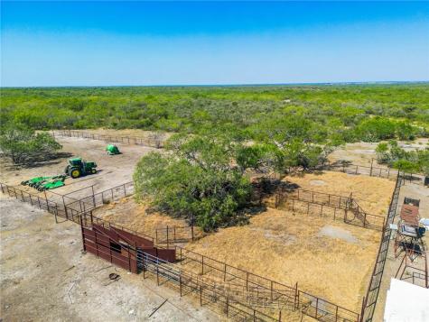 3189-3251 County Road 407 Karnes City TX 78113