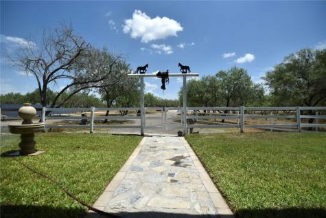 2325 E Highway 285 Falfurrias TX 78355