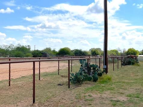 205 Western Street Pleasanton TX 78064