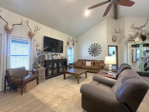 205 Western Street Pleasanton TX 78064