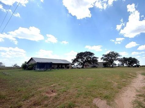 205 Western Street Pleasanton TX 78064