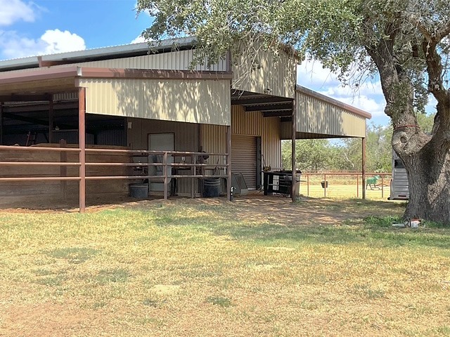 205 Western Street Pleasanton TX 78064