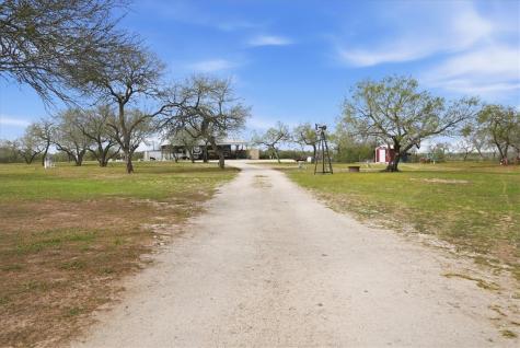 817 County Road 119 Alice TX 78332