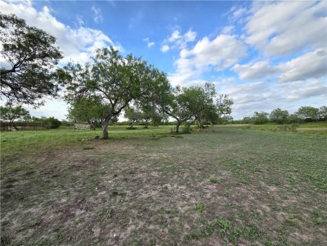 3073 Bravo 6 San Diego TX 78384