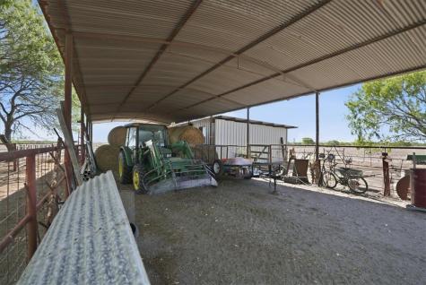 279 County Road 302 George West TX 78022