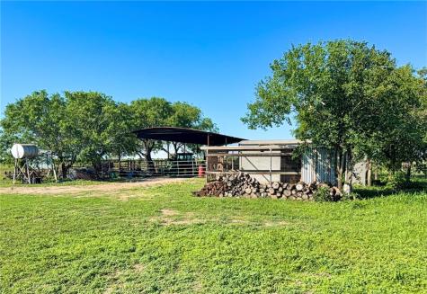 279 County Road 302 George West TX 78022
